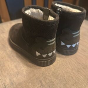 Cat and jack boots size 6